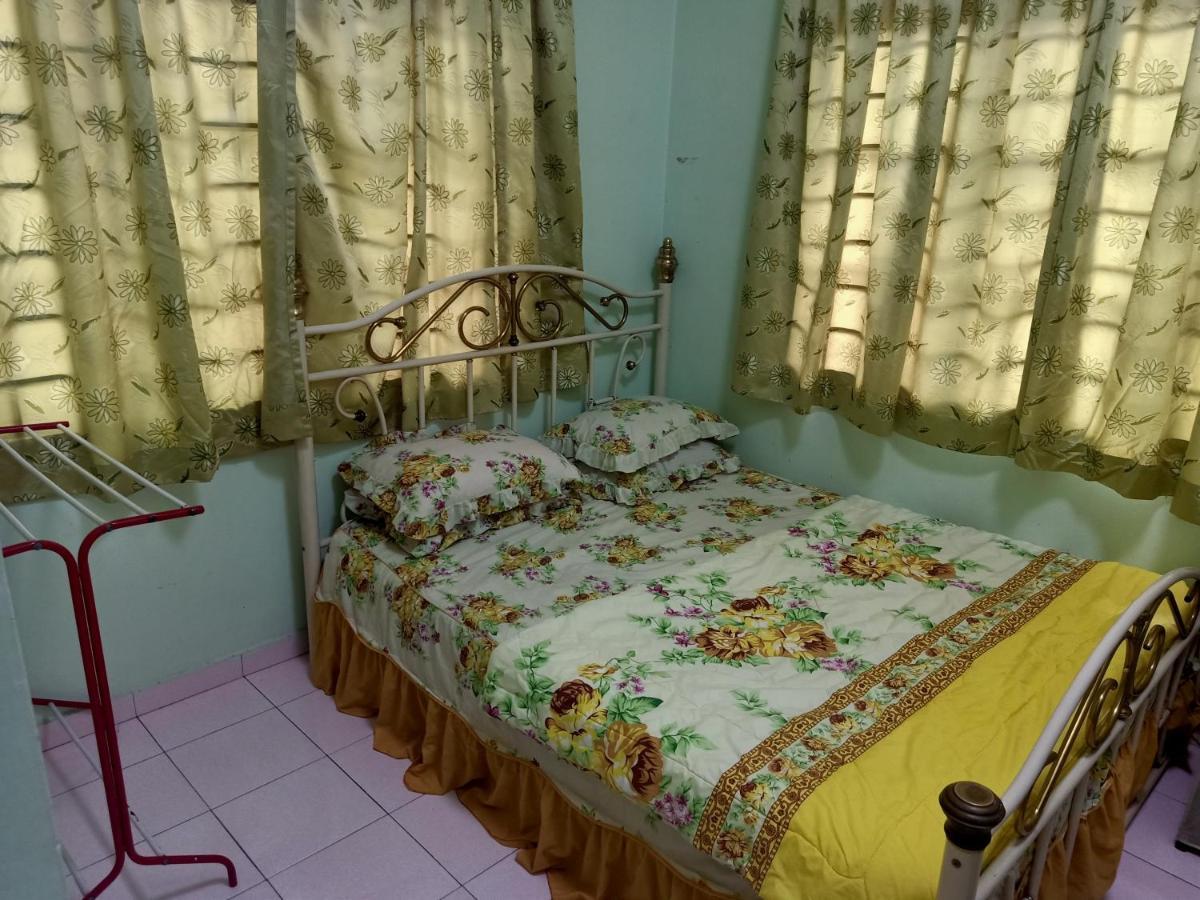 Homestay Roomstay Muar Srizahrani Exterior photo